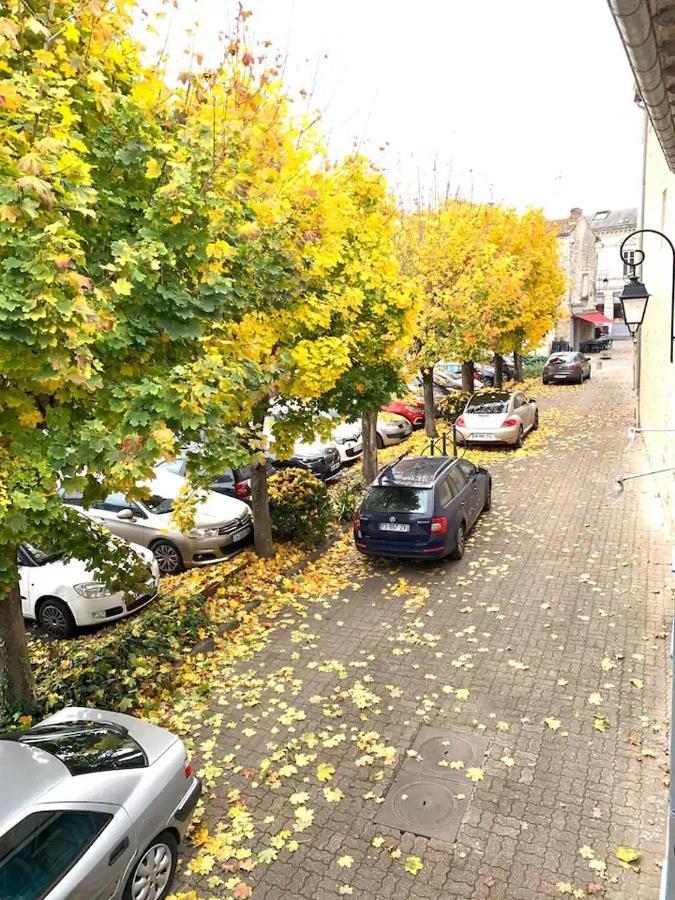 Apt 67M2 Hyper Centre: 2 Chambres, Cuisine Tv Wifi Fontenay-le-Comte Exterior foto